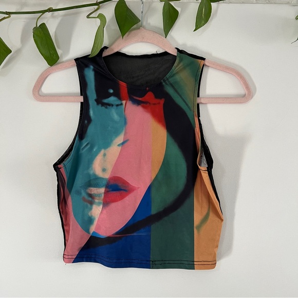 *SALE* Graphic sleeveless Crop Top || JUICICI || size S/M - Picture 1 of 2